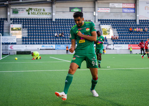 Dalkurds Ferhad Ayaz jublar efter att han gjort 2-0-målet