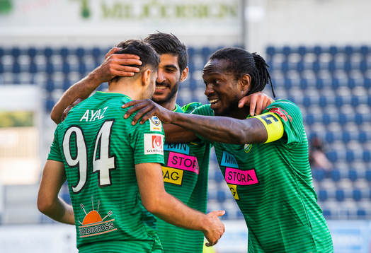 Dalkurds Ferhad Ayaz jublar efter att han gjort 2-0-målet
