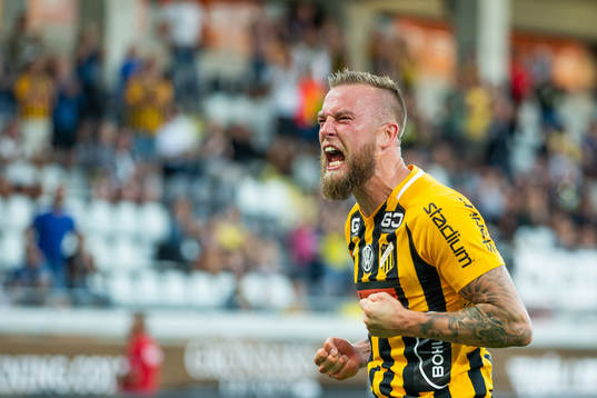 Häckens Alexander Faltsetas jublar