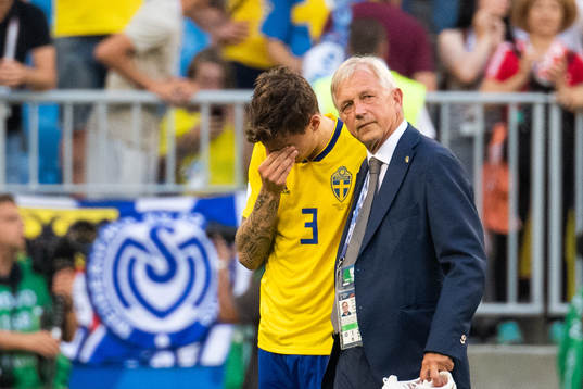 Team Manager Lars Richt hugs Victor Nilsson Lindelöf of