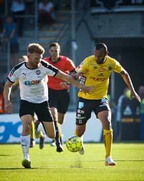 Örebros Michael Almebäck och Elfsborgs Issam Jebali