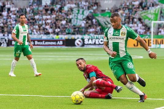 Hammarbys Serge-Junior Martinsson Ngouali driver förbi