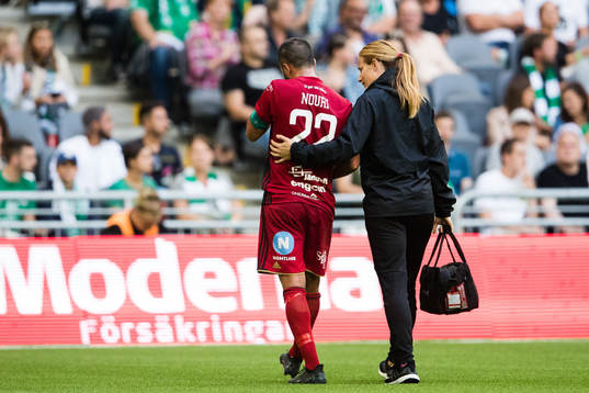Östersunds Brwa Nouri tvingas lämna planen skadad
