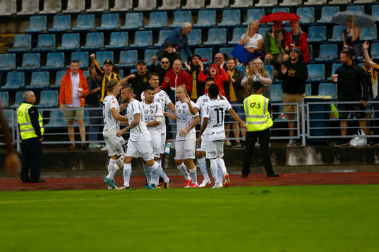 Players of Häckens celebrates
