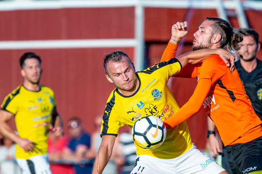 Lunds Admir Osmancevic mot Torns Christopher Nilsson