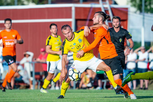 Lunds Admir Osmancevic mot Torns Christopher Nilsson