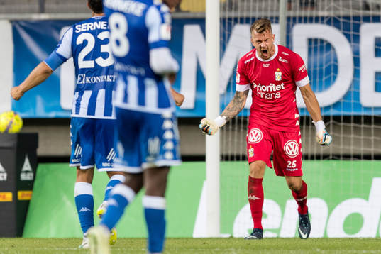IFK Göteborgs målvakt Erik Dahlin jublar