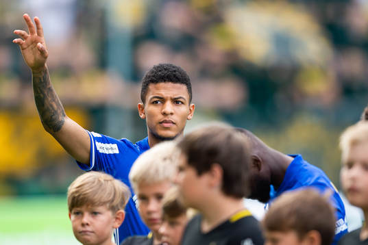 Sundsvalls Romain Gall vinkar vid line-up