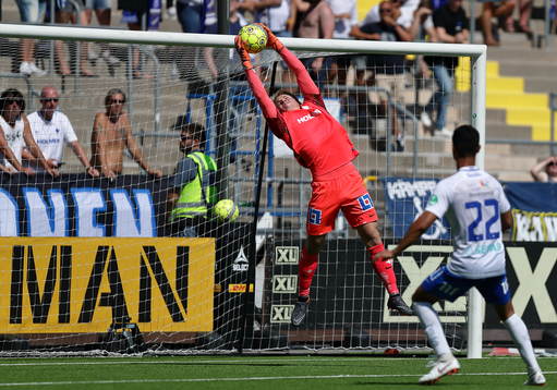 Räddning av Norrköpings målvakt Isak Pettersson