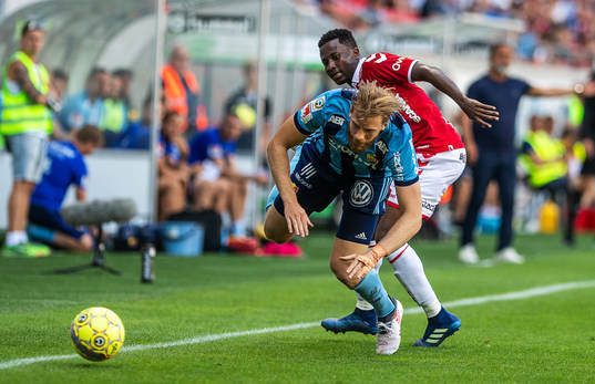 Kalmars Chima Akas och Djurgårdens Niklas Gunnarsson