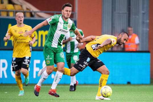 Hammarbys Jeppe Andersen och Elfsborgs Issam Jebali i kamp