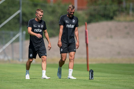 s Sebastian Larsson (v) och Joel Ekstrand (h)