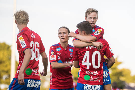 Helsingborgs Mattias Almeida Sundell jublar tillsammans med Pelle Rosenlind efter att ha gjort 1-1