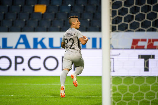 Nicolas Stefanelli of AIK celebrating the 1-1 goal