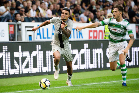 Ahmed Yasin of AIK against Lee Grace of Shamrock Rovers