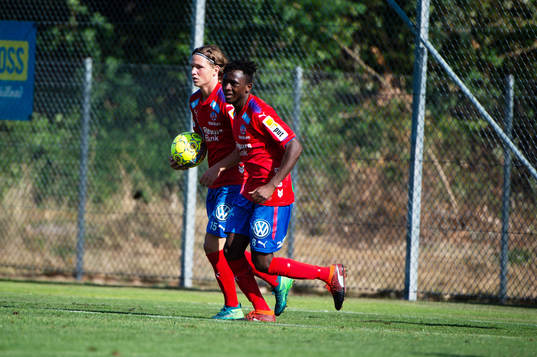 Helsingborgs Max Svensson och Mamudu Moro jublar