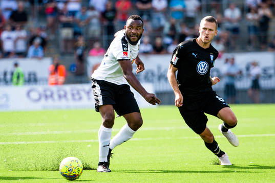 Örebros Michael Junior Omoh och Malmö FFs Arnór Ingvi