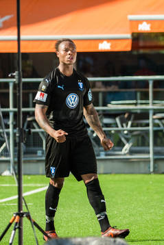 Malmö FFs Carlos Strandberg jublar