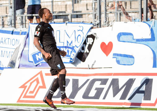 Malmö FFs Carlos Strandberg jublar
