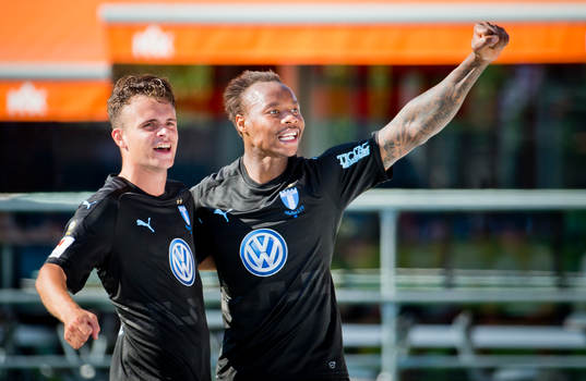 Malmö FFs Andreas Vindheim och Carlos Strandberg jublar vid 0-1 målet