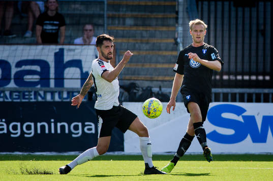 Örebros Nahir Besara och Malmö FFs Franz Brorsson