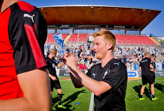 Malmö FFs Anders Christiansen jublar framför fansen