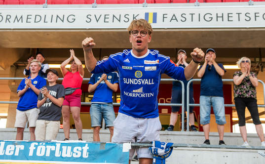 Sundsvallsupportrar jublar