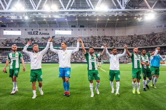 Hammarbys Jiloan Hamad (m) jublar med Simon Sandberg,