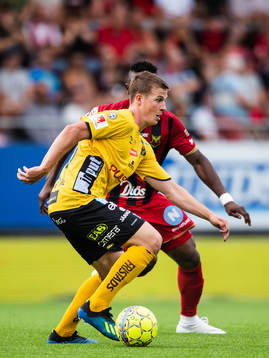 Elfsborgs Simon Olsson och Östersunds Salisu Abdullahi