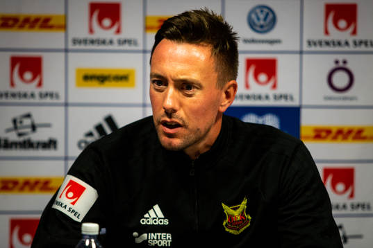 Östersunds tränare Ian Burchnall på presskonferensen