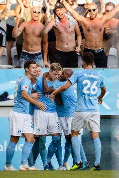 Malmö FFs Sören Rieks (mitten) jublar med Marcus Antonsson, Fouad Bachirou och Andreas Vindheim efter att han gjort 2-1-målet