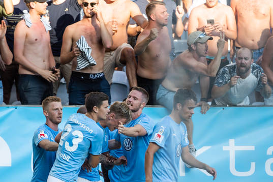 Malmö FFs Sören Rieks (mitten) jublar med Marcus Antonsson, Fouad Bachirou och Andreas Vindheim efter att han gjort 2-1-målet
