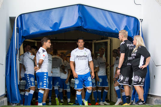 IFK Göteborgs Amin Affane och David Boo Wiklander i spelargången innan fotbollsmatchen i allsvenskan mellan IFK Göteborg och Brommapojkarna den 28 juli 2018 i Göteborg.