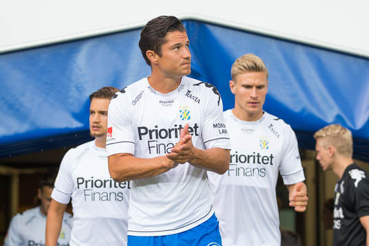 IFK Göteborgs David Boo Wiklander på väg ut för att värma upp innan fotbollsmatchen i allsvenskan mellan IFK Göteborg och Brommapojkarna den 28 juli 2018 i Göteborg.
