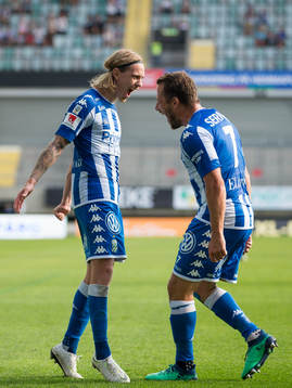 IFK Göteborgs Elias Mar Omarsson jublar ihop med Tobias