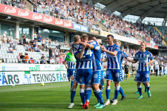 IFK Göteborgs Elias Mar Omarsson jublar ihop med