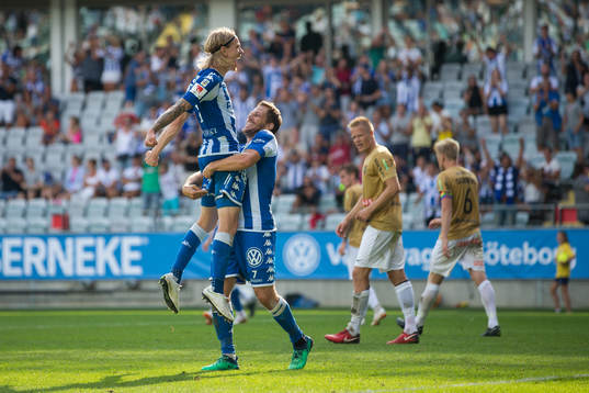 IFK Göteborgs Elias Mar Omarsson jublar ihop med Tobias