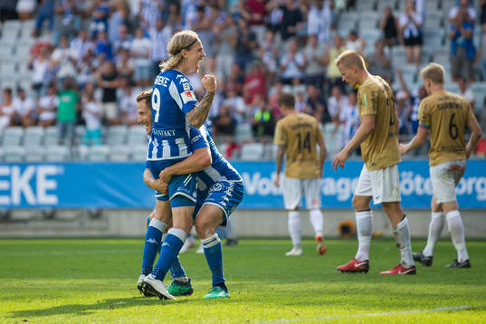 IFK Göteborgs Elias Mar Omarsson jublar ihop med Tobias Hysén efter 3-0