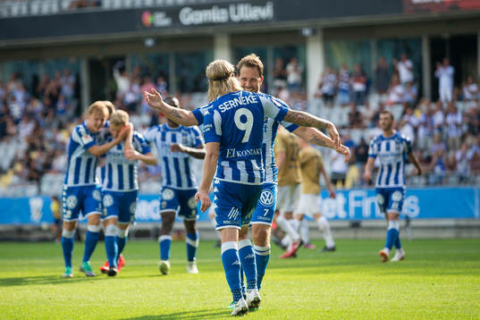 IFK Göteborgs Elias Mar Omarsson jublar ihop med Tobias Hysén efter 3-0