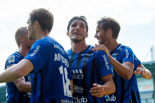 Sirius Stefano Vecchia jublar efter 1-3 av Ian Sirelius, ej i bild,