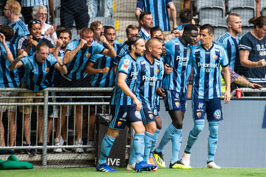 Djurgårdens Kevin Walker, Nicklas Bärkroth, målskytten Aliou Badji och Haris Radetinac jublar efter 1-0-målet