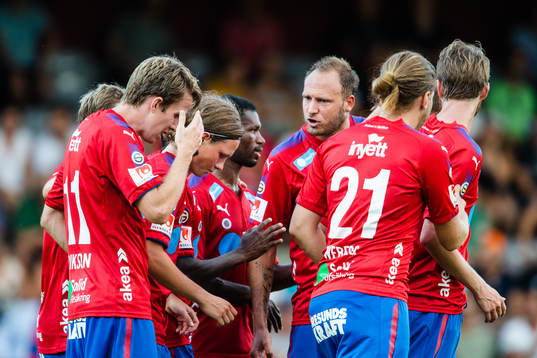 Helsingborgs Adam Eriksson, Max Svensson, Andreas Granqvist och Charlie Weberg jublar efter att Darijan Bojanic gjort 0-3-målet på straff