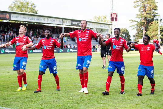 Helsingborgs Andreas Landgren, Mamudu Moro, Andreas Granqvist, Mohammed Abubakari och Thierry Zahui jublar