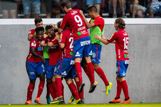 Helsingborgs Mohammed Abubakari jublar med lagkamrater