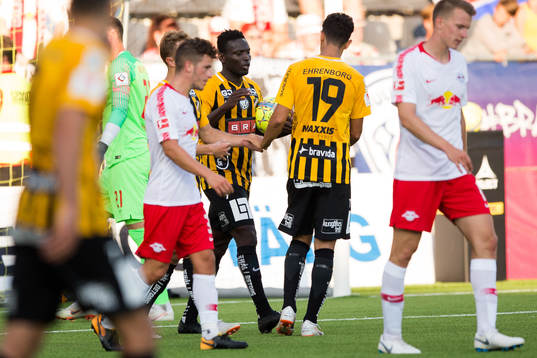 Daleho Irandust of Häcken celebrates scoring 1-1 with