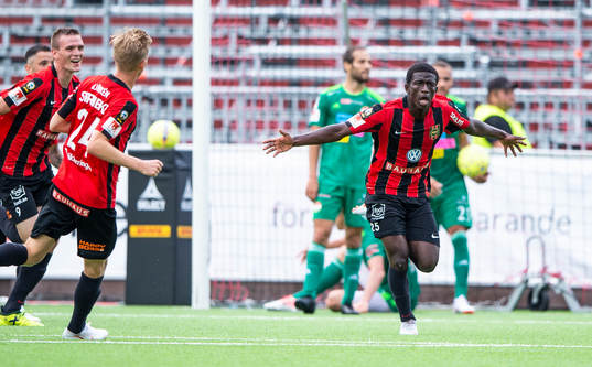 Brommapojkarnas Jack Lahne jublar efter sitt 2-1 mål