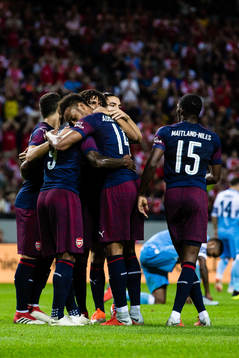 Pierre-Emerick Aubameyang of Arsenal celebrates 2-0 with his teammates