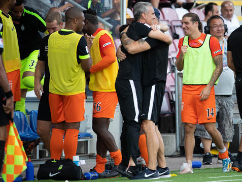 AFC Eskilstunas bänk jublar efter 2-0 målet