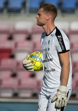 Halmstads målvakt Malkolm Nilsson sammanbiten