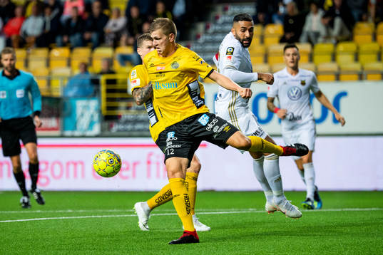 Elfsborgs Joakim Nilsson och Östersunds Saman Ghoddos